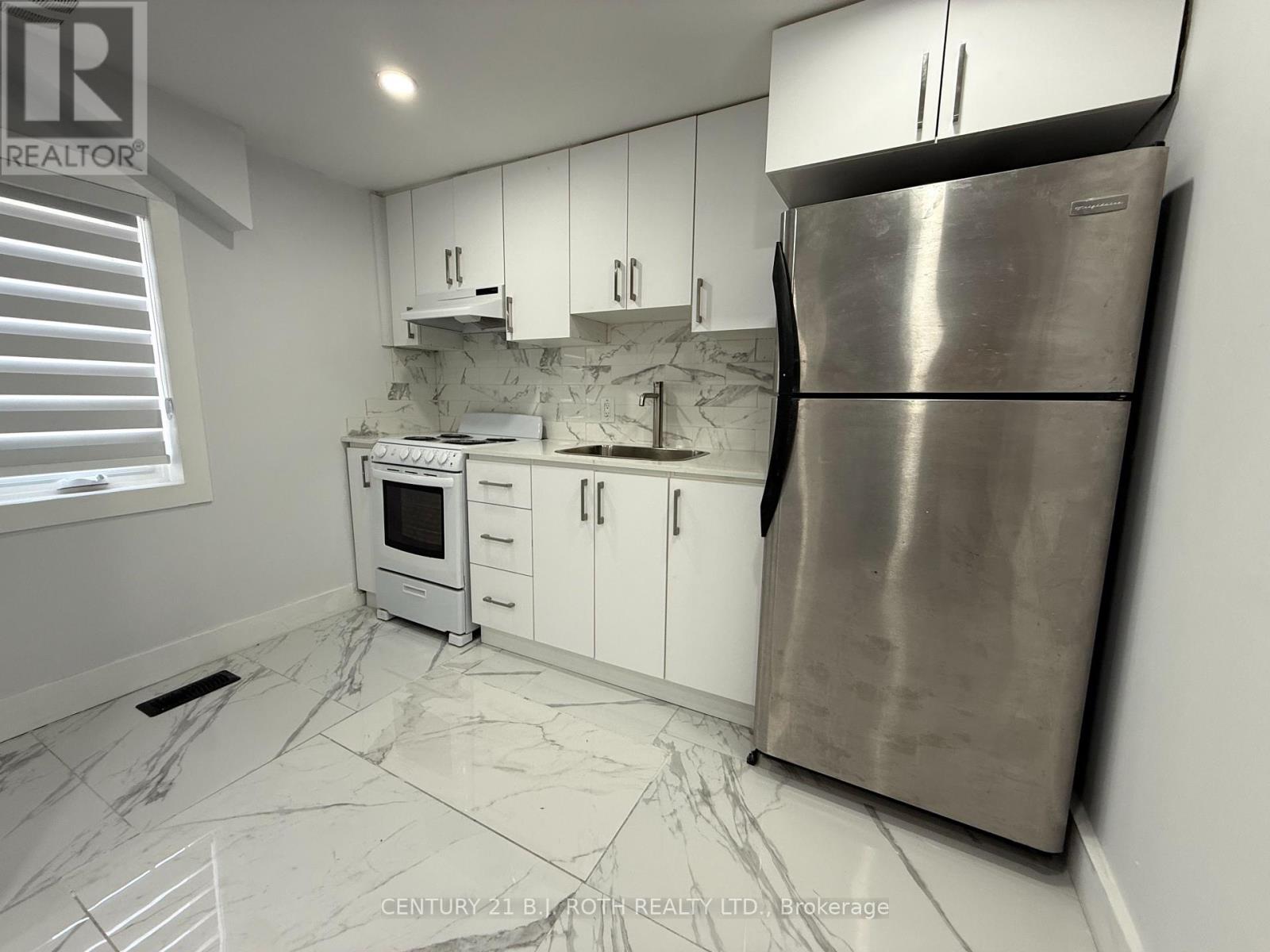 Upper 2 - 759 Essa Road, Barrie, Ontario  L4N 9G1 - Photo 4 - S12418205