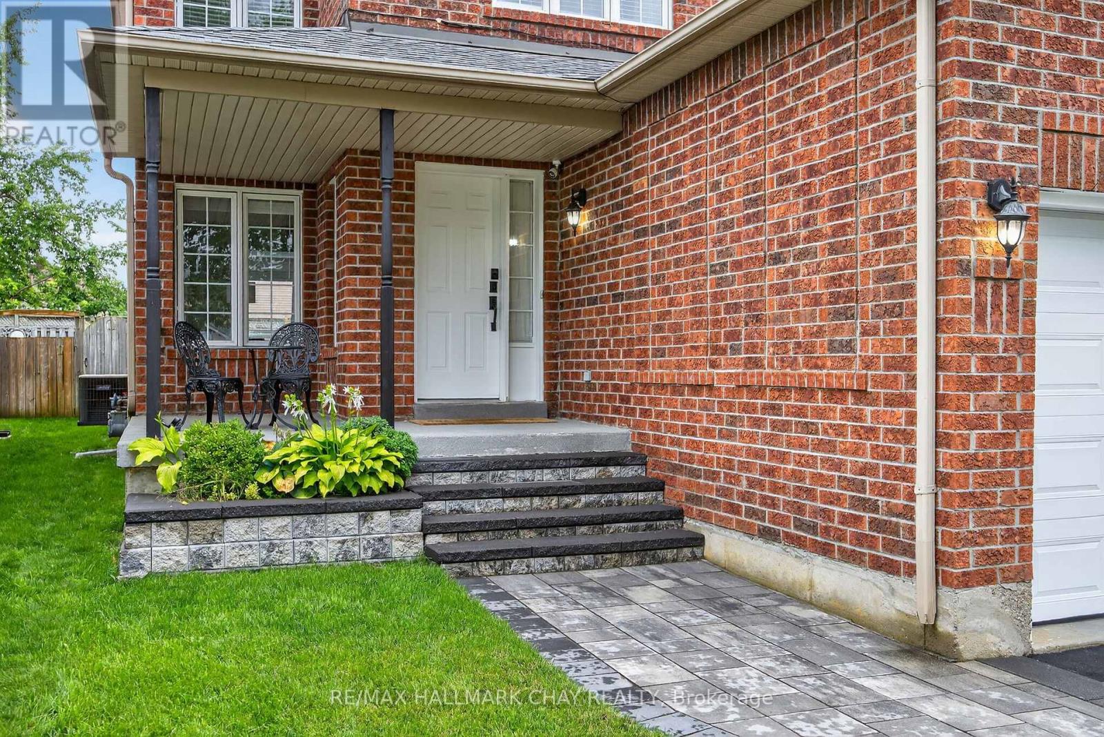 171 Brucker Road, Barrie, Ontario  L4N 8R8 - Photo 3 - S12418212