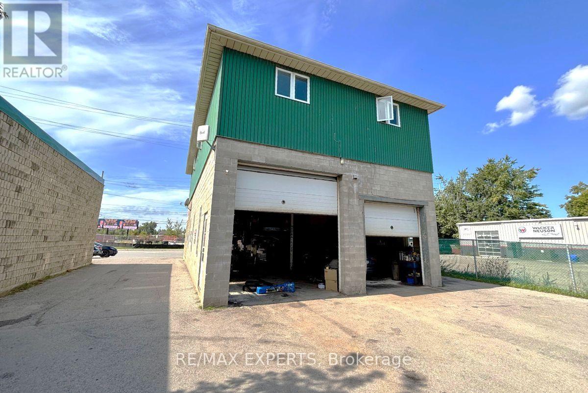 5 Ferndale Drive N, Barrie (0 North), Ontario  L4N 9V3 - Photo 7 - S12418215