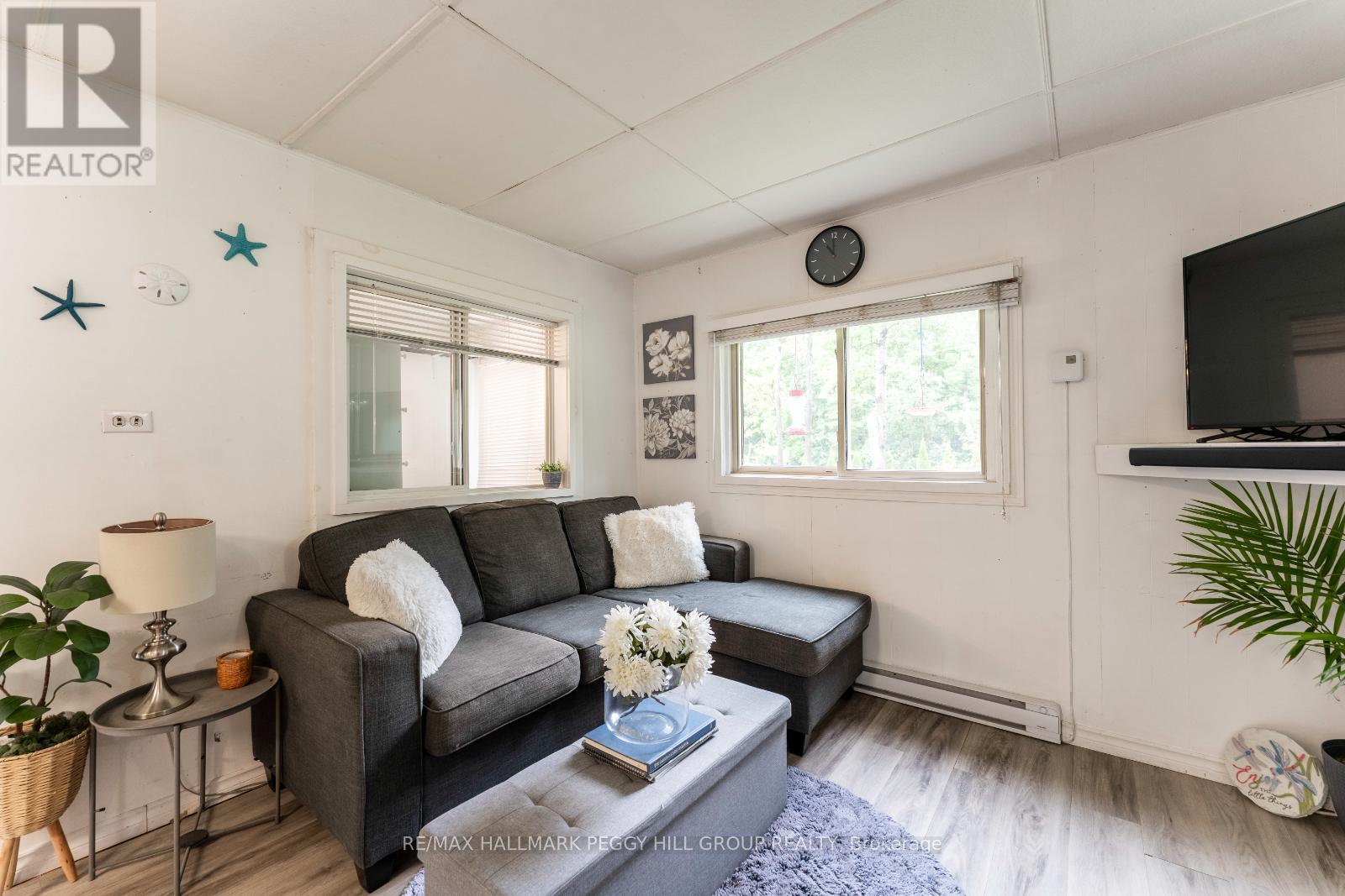28 Wozniak Road, Penetanguishene, Ontario  L9M 1W5 - Photo 4 - S12418327