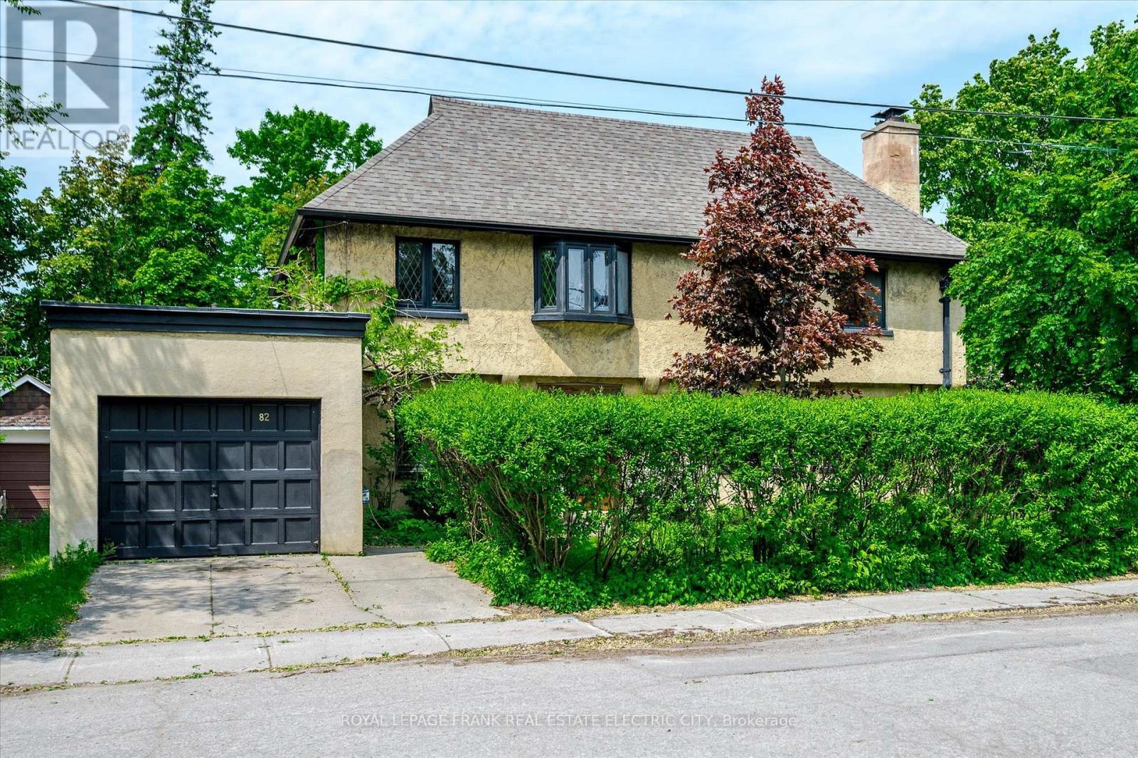 82 Dublin Street, Peterborough, Ontario  K9H 3A9 - Photo 3 - X12418372