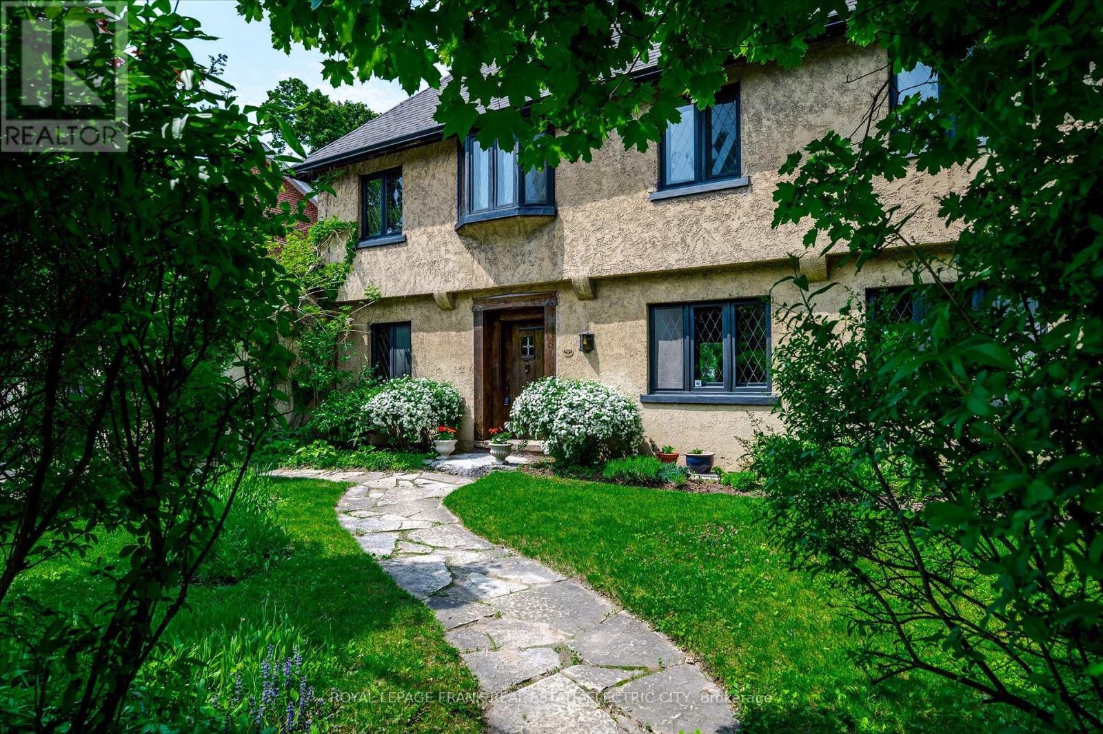 82 Dublin Street, Peterborough, Ontario  K9H 3A9 - Photo 4 - X12418372
