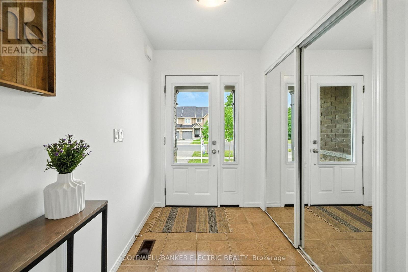 1651 Hetherington Drive, Peterborough, Ontario  K9L 0G6 - Photo 3 - X12418411