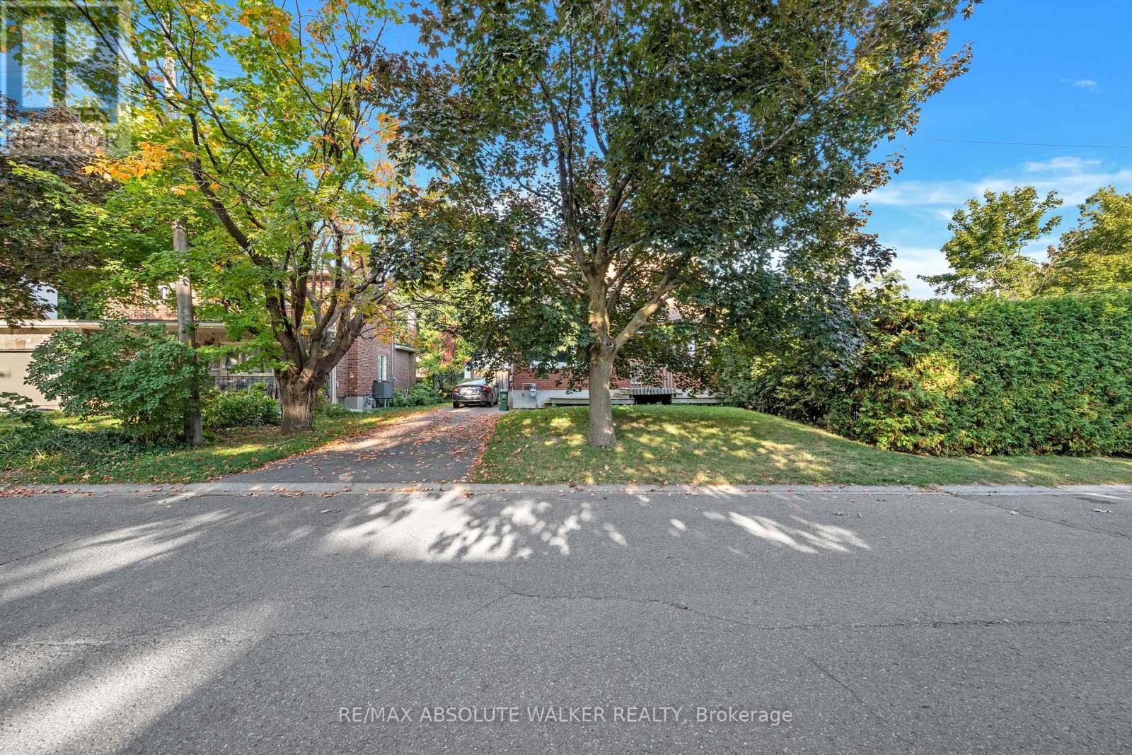 899 Maplewood Avenue, Ottawa, Ontario  K2B 5V6 - Photo 2 - X12418364
