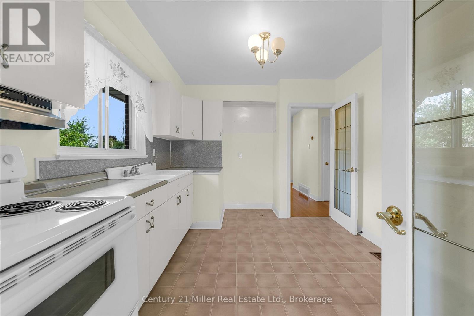 321 Southview Road, Oakville, Ontario  L6K 2P7 - Photo 11 - W12418358