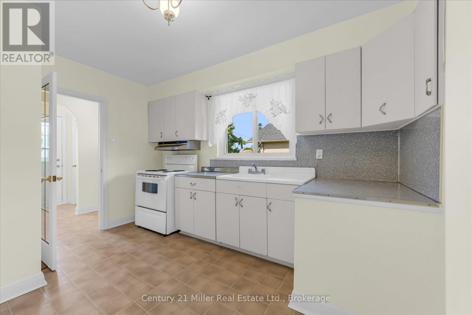 321 Southview Road, Oakville, Ontario  L6K 2P7 - Photo 12 - W12418358