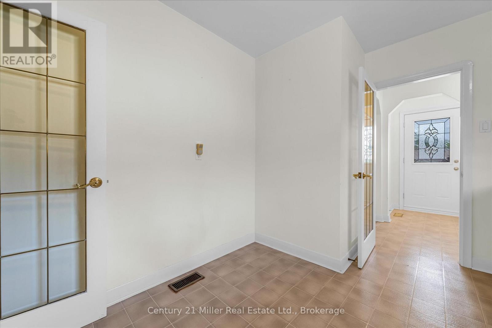 321 Southview Road, Oakville, Ontario  L6K 2P7 - Photo 13 - W12418358