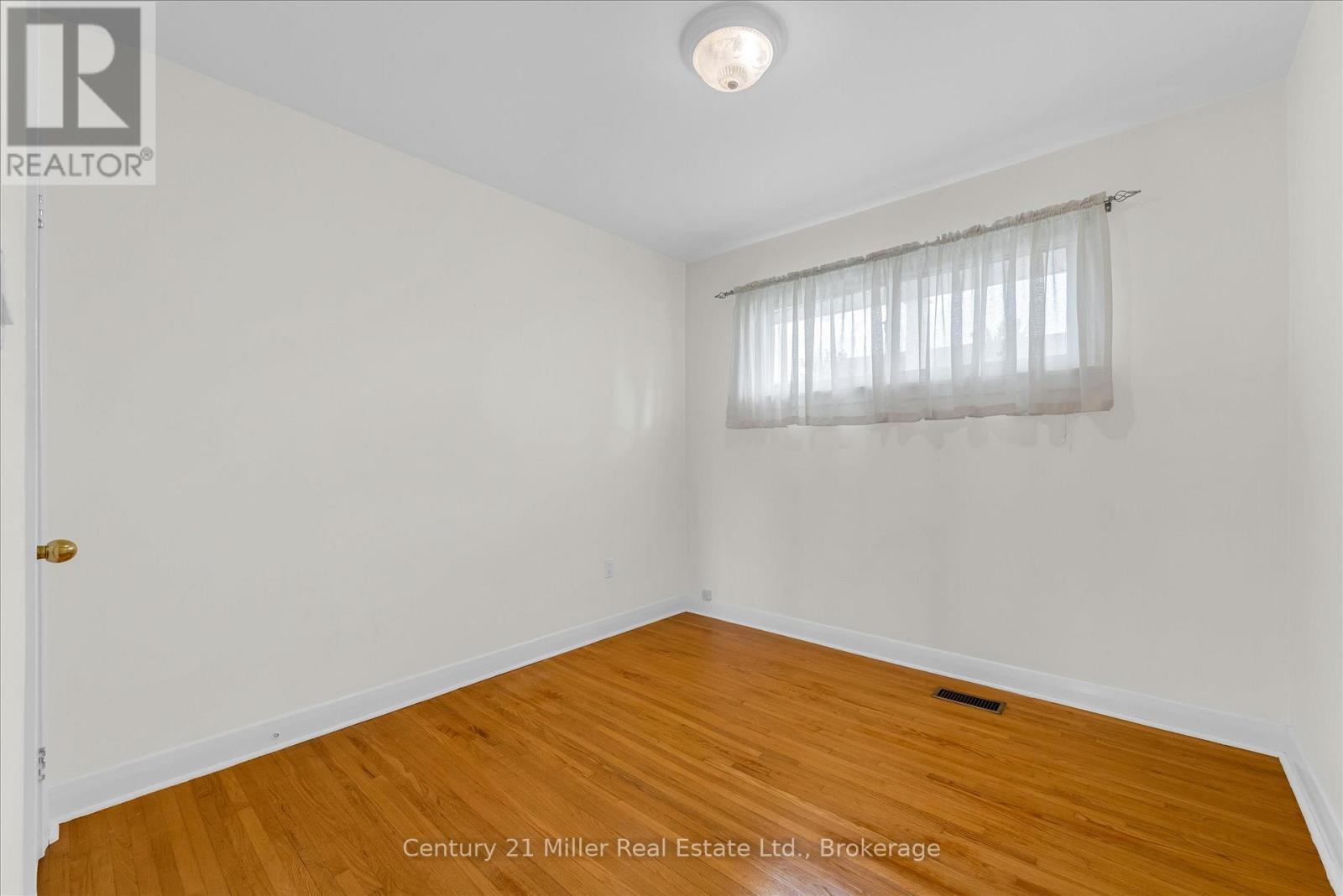 321 Southview Road, Oakville, Ontario  L6K 2P7 - Photo 14 - W12418358