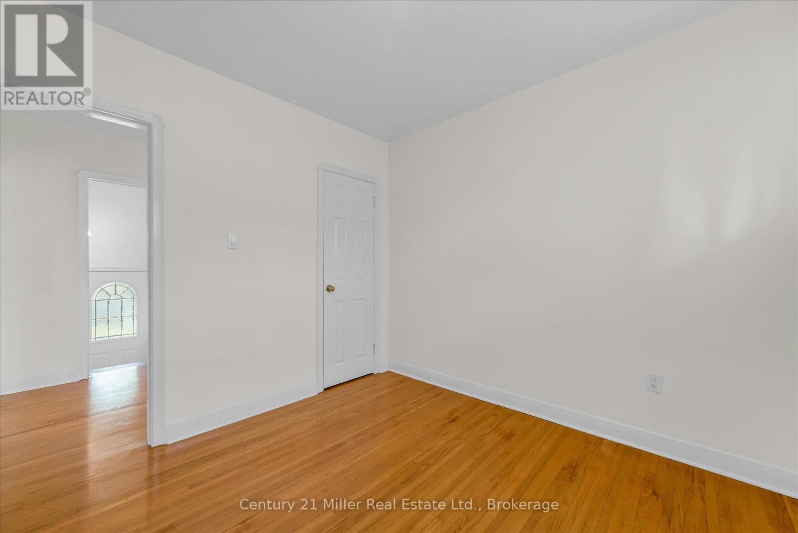 321 Southview Road, Oakville, Ontario  L6K 2P7 - Photo 15 - W12418358