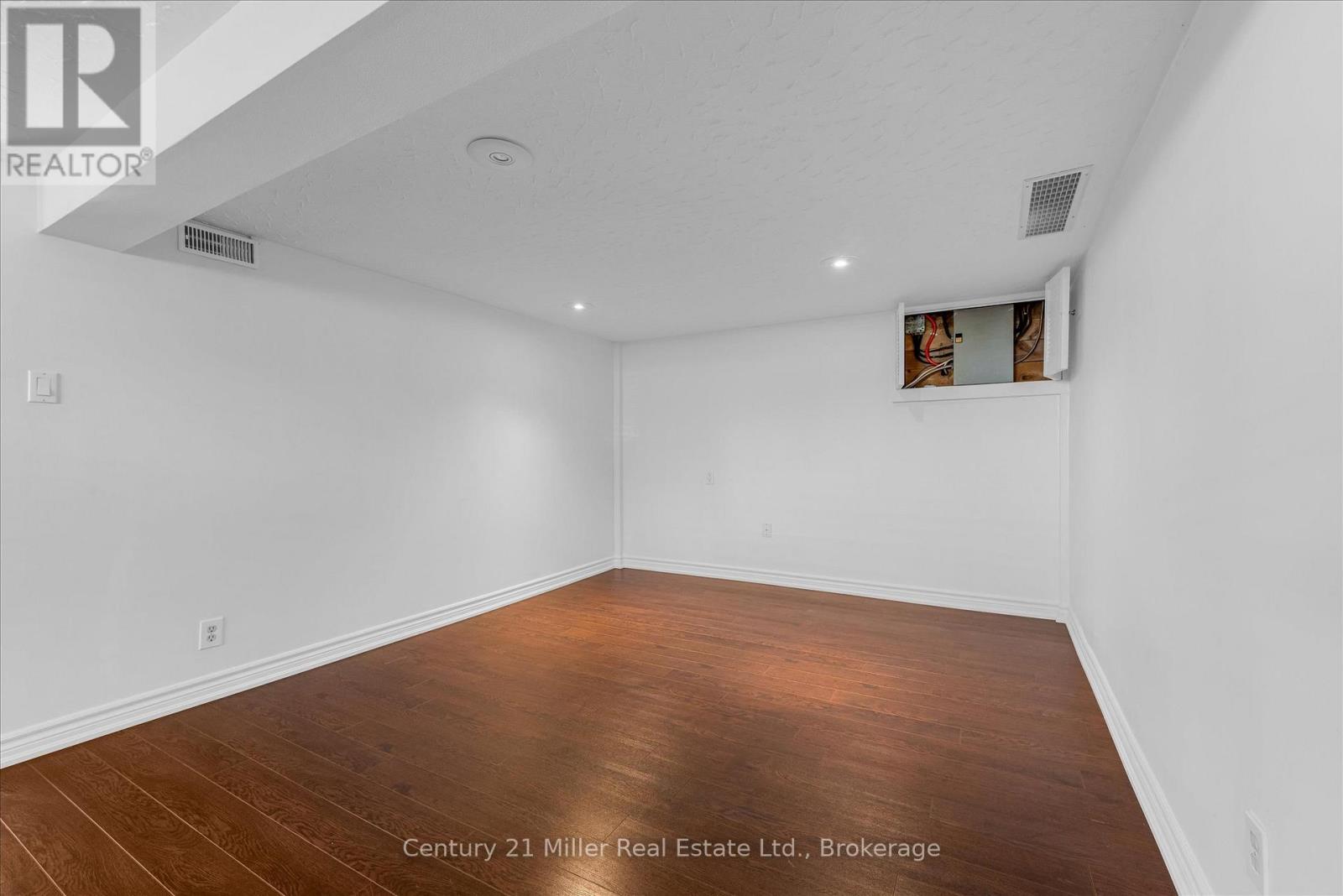 321 Southview Road, Oakville, Ontario  L6K 2P7 - Photo 26 - W12418358