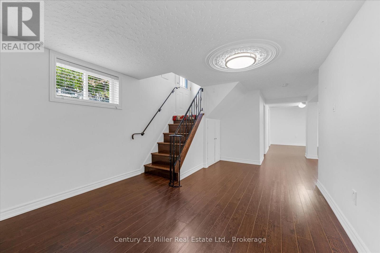 321 Southview Road, Oakville, Ontario  L6K 2P7 - Photo 27 - W12418358