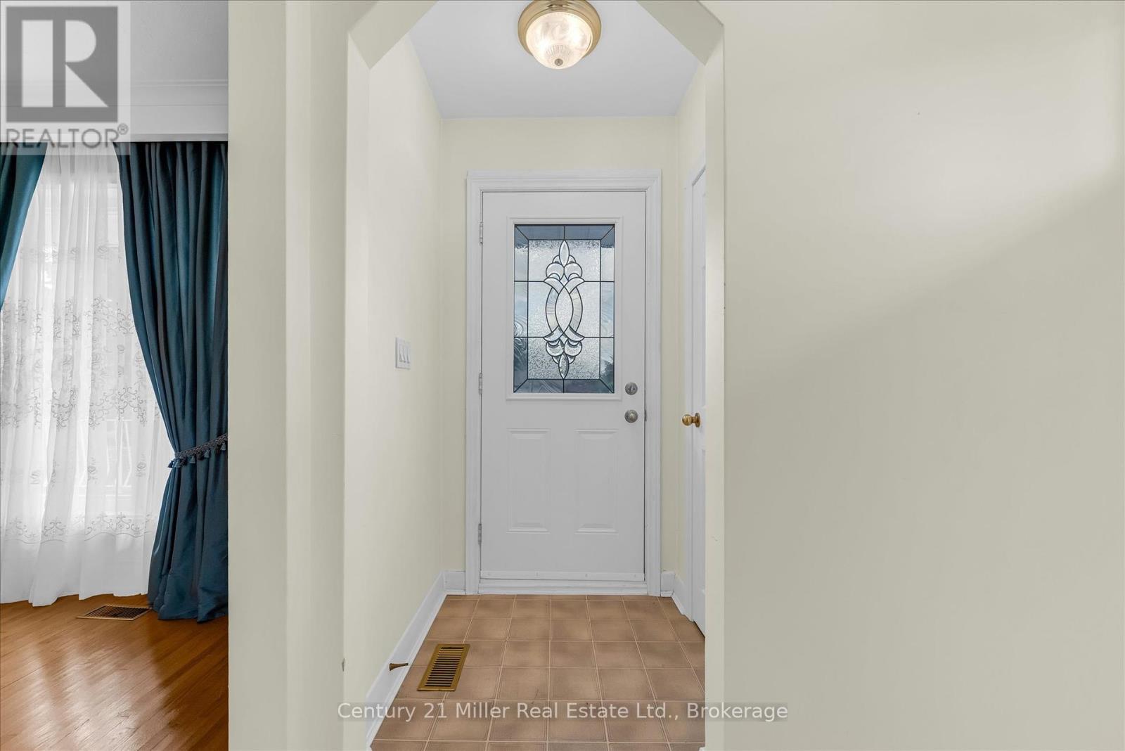 321 Southview Road, Oakville, Ontario  L6K 2P7 - Photo 5 - W12418358