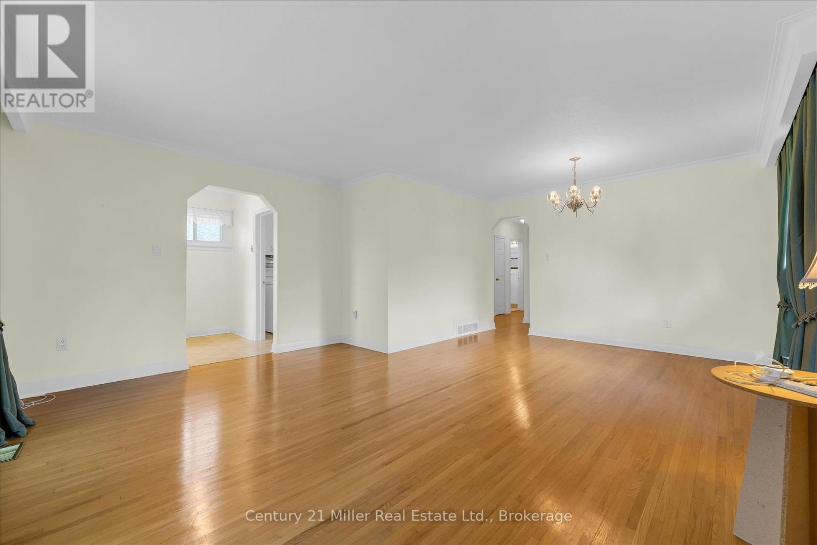 321 Southview Road, Oakville, Ontario  L6K 2P7 - Photo 7 - W12418358
