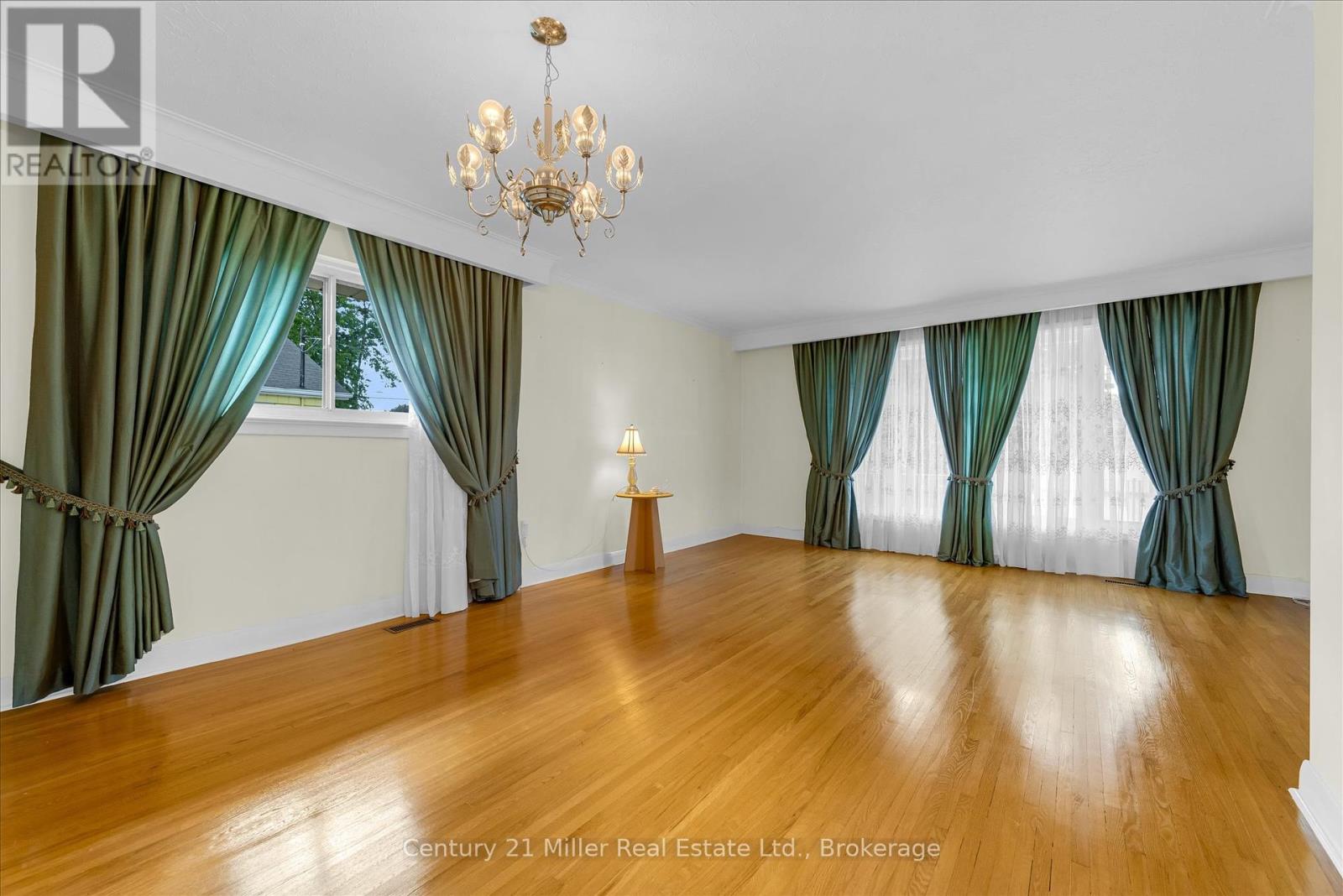 321 Southview Road, Oakville, Ontario  L6K 2P7 - Photo 9 - W12418358