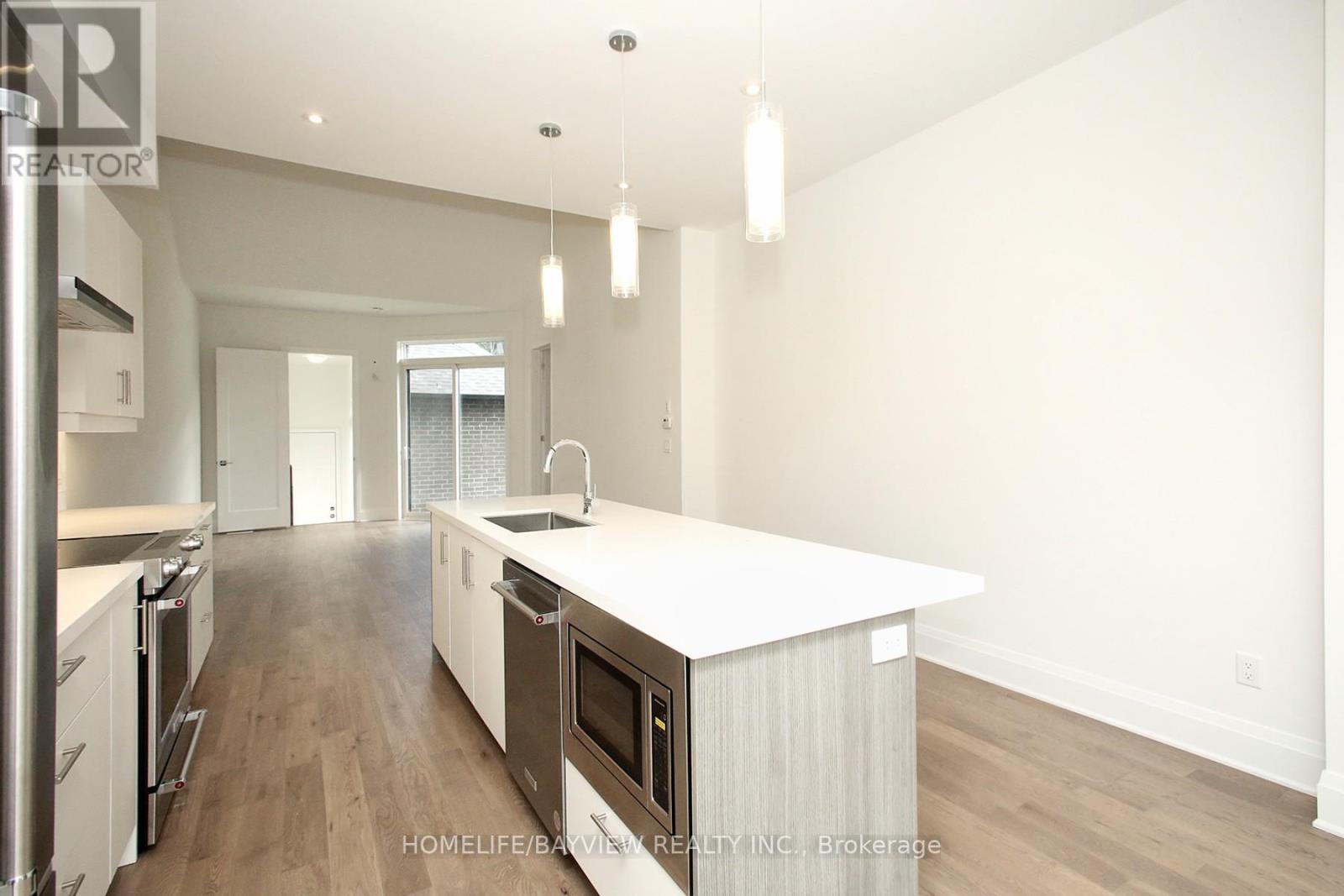 2 Vern Robertson Gate, Uxbridge, Ontario  L9P 0R9 - Photo 10 - N12418207