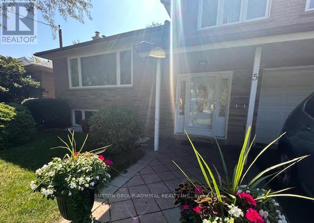 Lower - 5 Wycliffe Crescent, Toronto, Ontario  M2K 1V5 - Photo 2 - C12402315