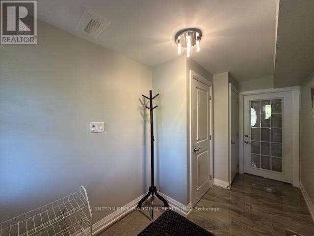 Lower - 5 Wycliffe Crescent, Toronto, Ontario  M2K 1V5 - Photo 3 - C12402315