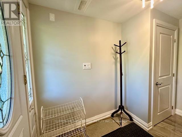 Lower - 5 Wycliffe Crescent, Toronto, Ontario  M2K 1V5 - Photo 4 - C12402315