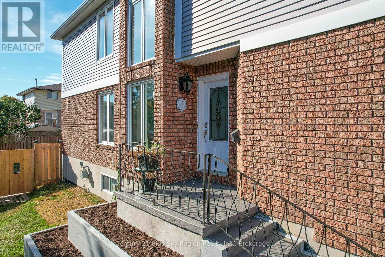 166 Cloverbrae Crescent, North Bay, Ontario  P1A 4J3 - Photo 35 - X12418341