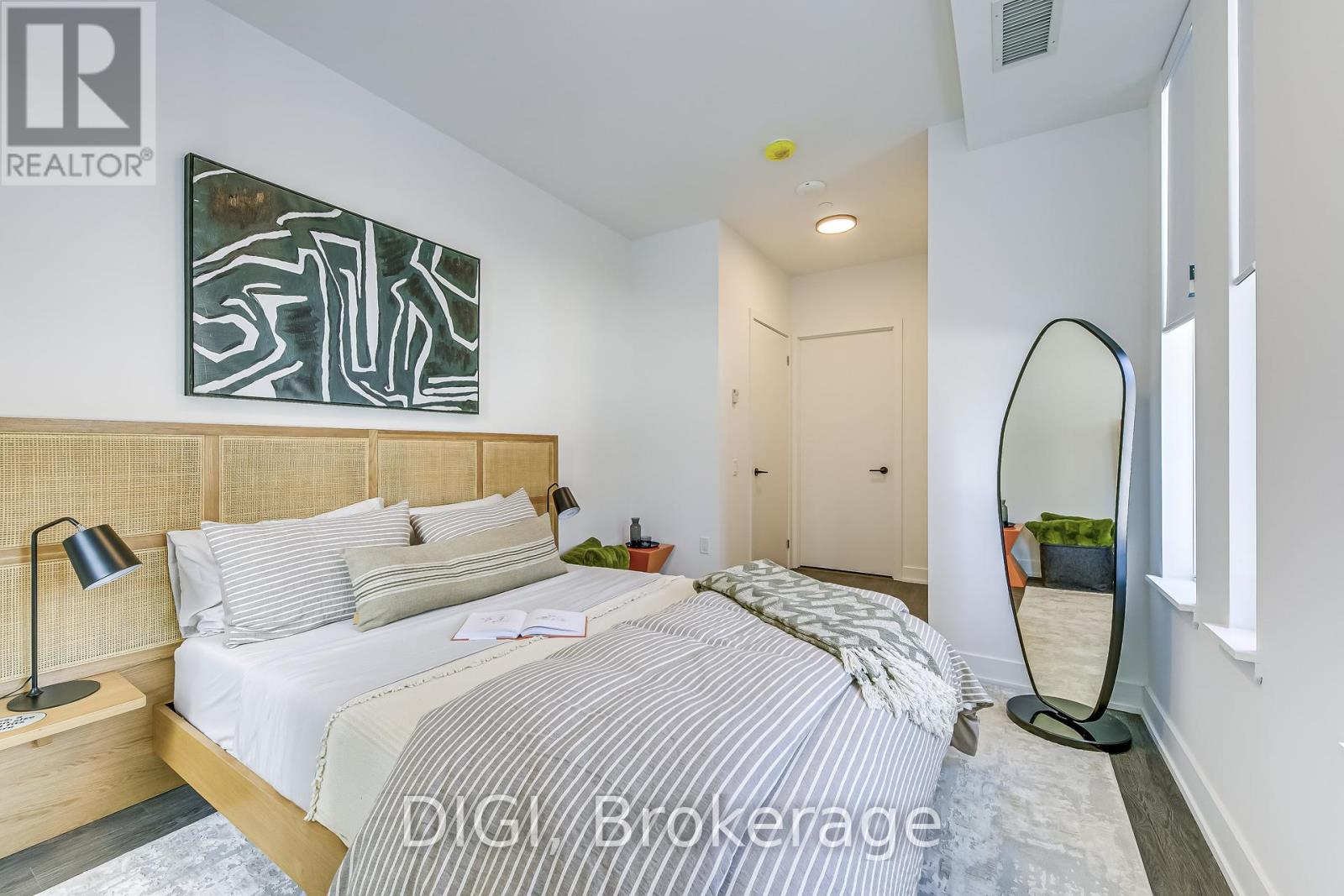 Th1 - 185 Enfield Place, Mississauga, Ontario  L5B 0R3 - Photo 11 - W12418220