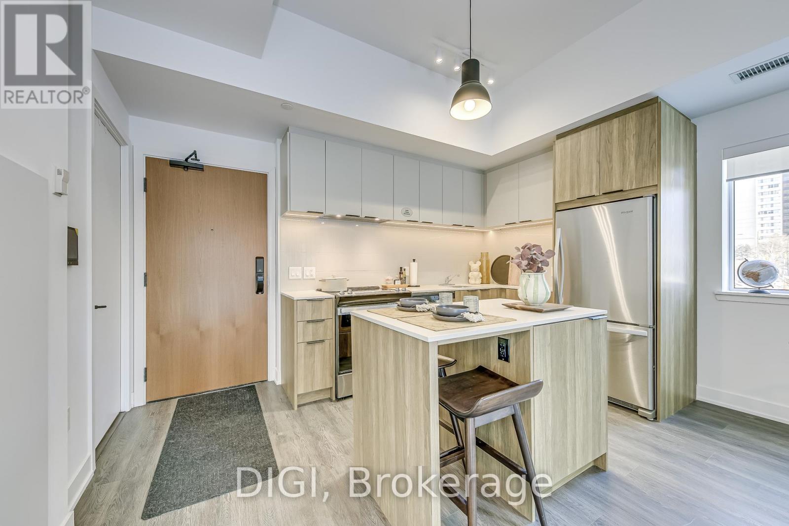 Th1 - 185 Enfield Place, Mississauga, Ontario  L5B 0R3 - Photo 3 - W12418220
