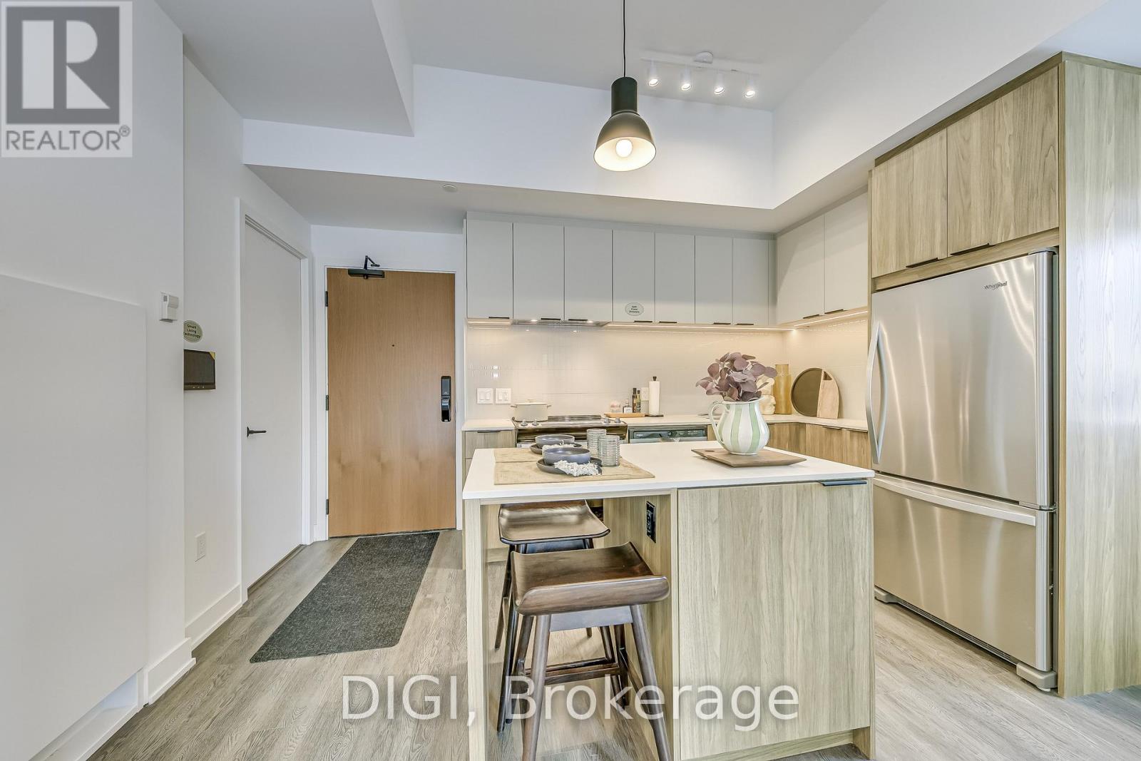 Th1 - 185 Enfield Place, Mississauga, Ontario  L5B 0R3 - Photo 4 - W12418220