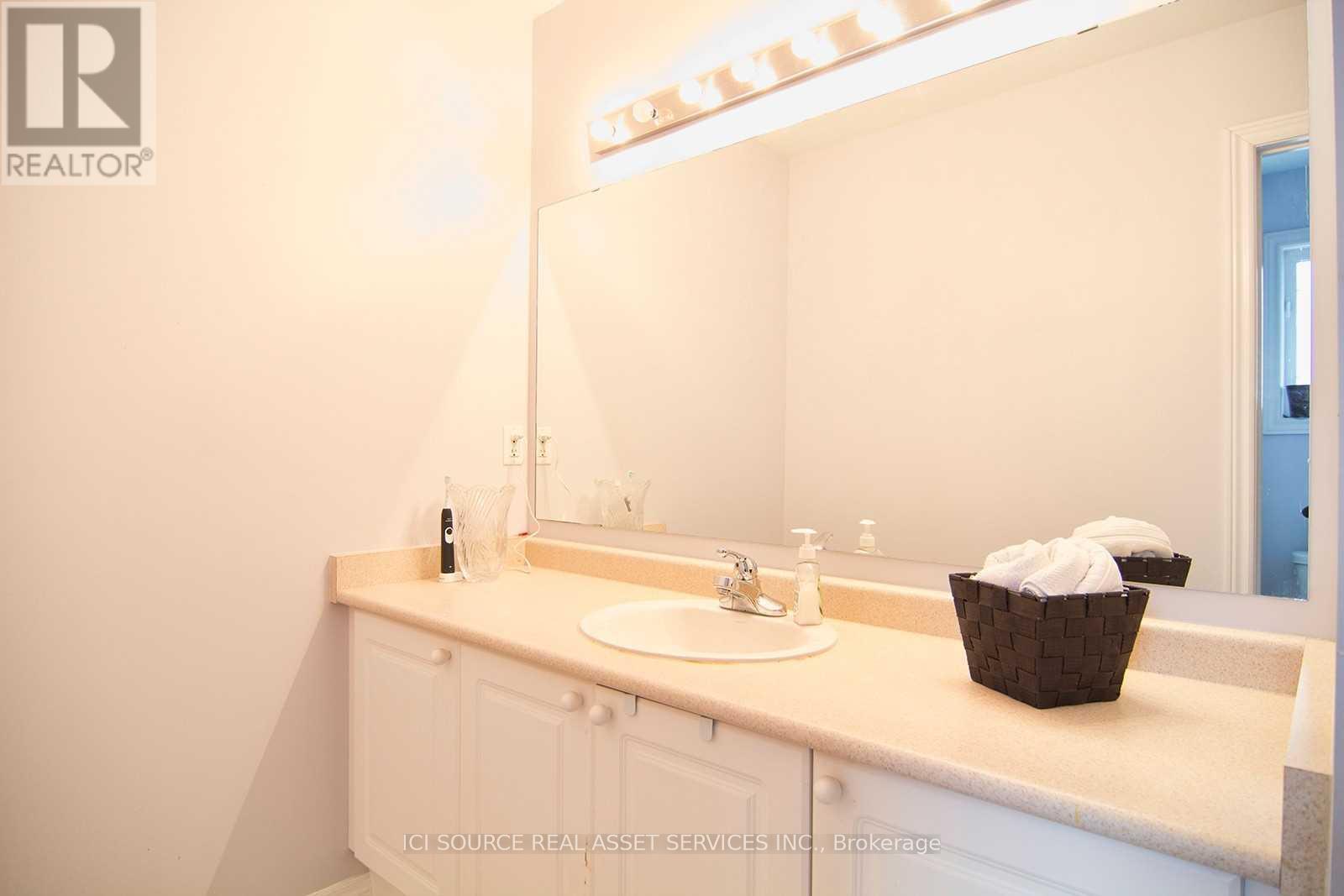 Upper - 5279 Springbok Crescent, Mississauga, Ontario  L4Z 3J9 - Photo 15 - W12418307