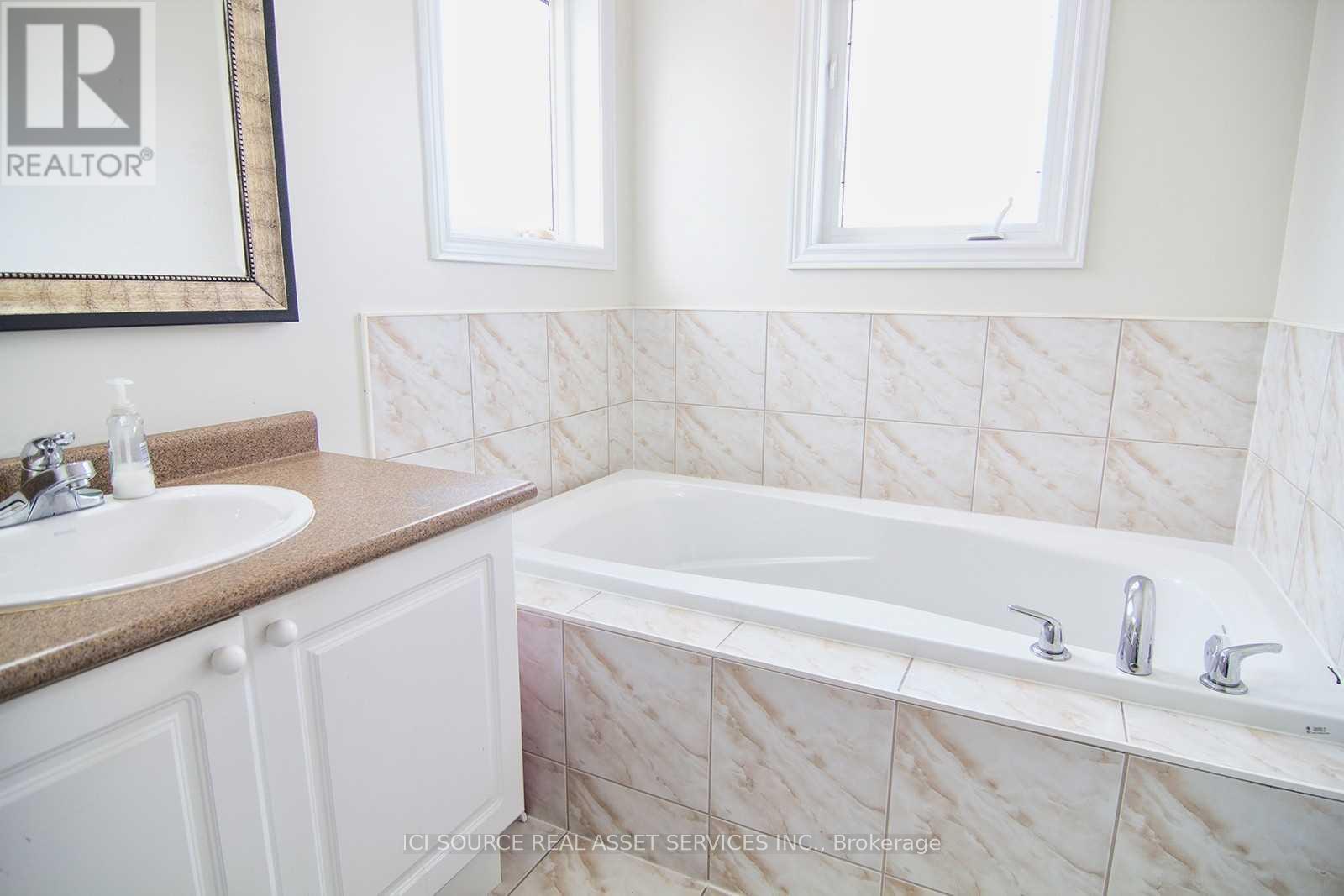 Upper - 5279 Springbok Crescent, Mississauga, Ontario  L4Z 3J9 - Photo 18 - W12418307