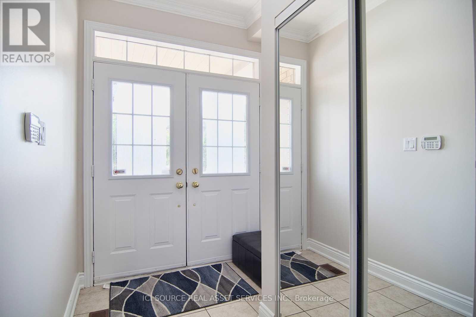 Upper - 5279 Springbok Crescent, Mississauga, Ontario  L4Z 3J9 - Photo 2 - W12418307