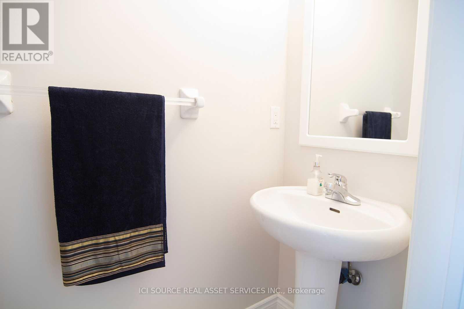 Upper - 5279 Springbok Crescent, Mississauga, Ontario  L4Z 3J9 - Photo 3 - W12418307