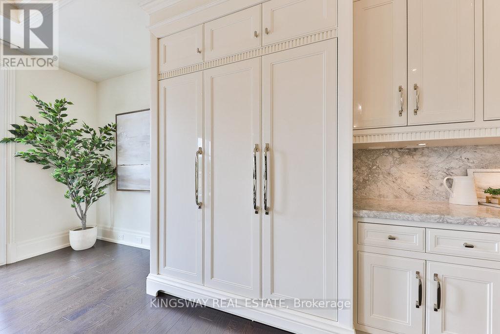 203 - 300 Randall Street, Oakville, Ontario  L6J 1R1 - Photo 13 - W12418332