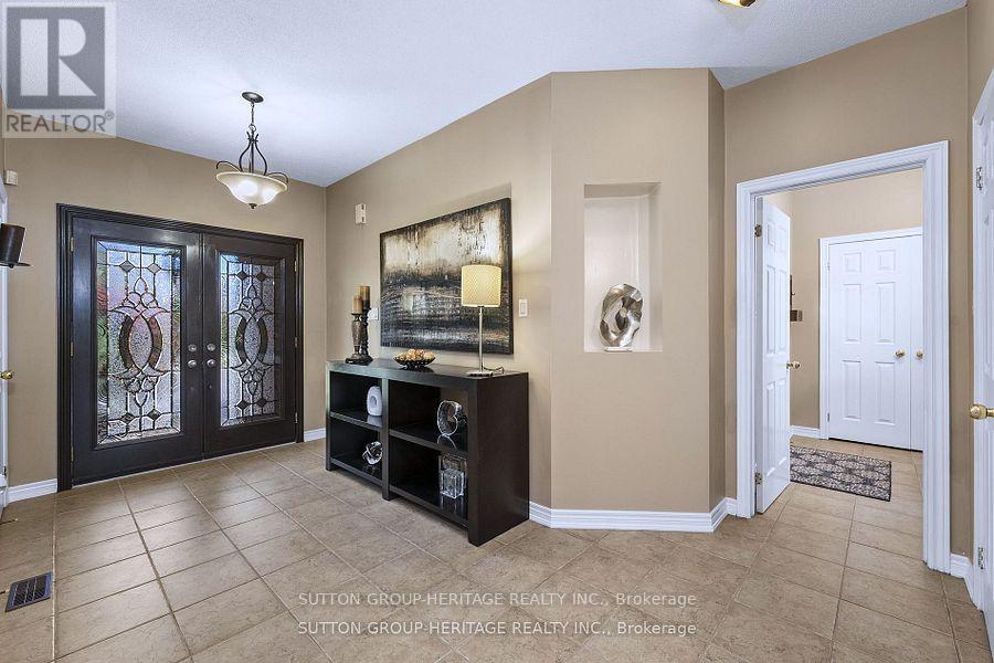 35 Pondmede Crescent, Whitchurch-Stouffville, Ontario  L4A 0E2 - Photo 5 - N12369153