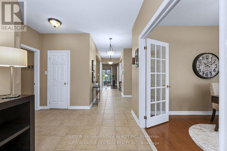 35 Pondmede Crescent, Whitchurch-Stouffville, Ontario  L4A 0E2 - Photo 7 - N12369153