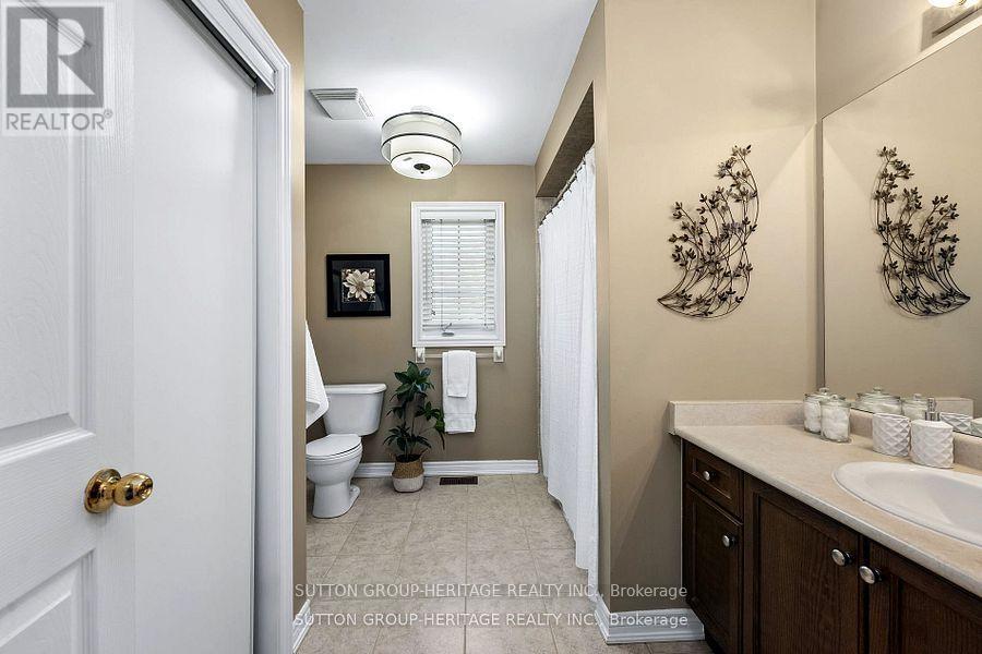 35 Pondmede Crescent, Whitchurch-Stouffville, Ontario  L4A 0E2 - Photo 25 - N12369153