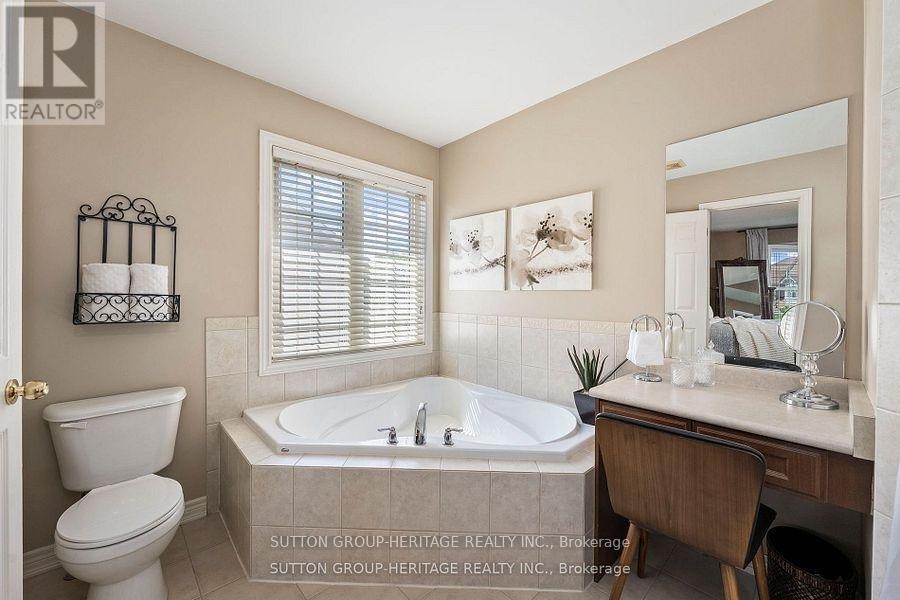 35 Pondmede Crescent, Whitchurch-Stouffville, Ontario  L4A 0E2 - Photo 21 - N12369153