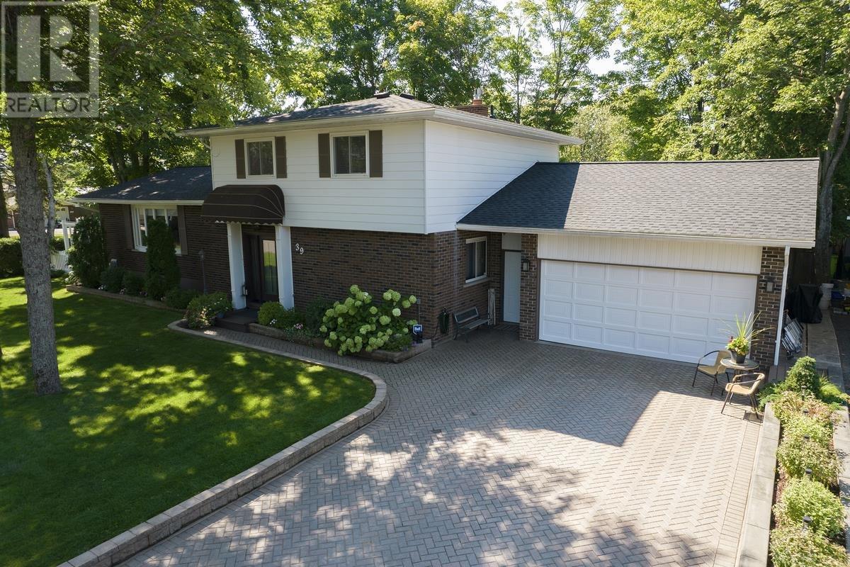 39 Val St, Sault Ste. Marie, Ontario  P6A 5B4 - Photo 1 - SM252468