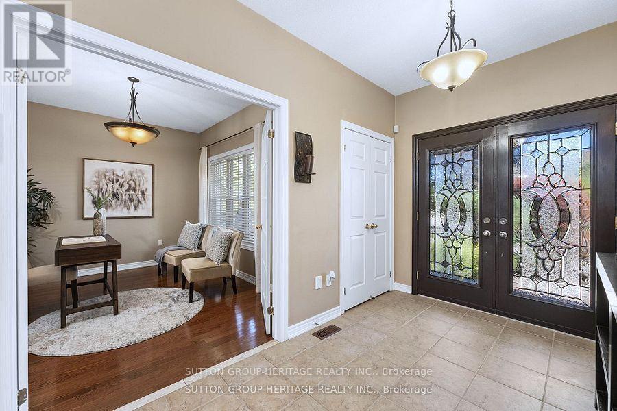 35 Pondmede Crescent, Whitchurch-Stouffville, Ontario  L4A 0E2 - Photo 6 - N12369153