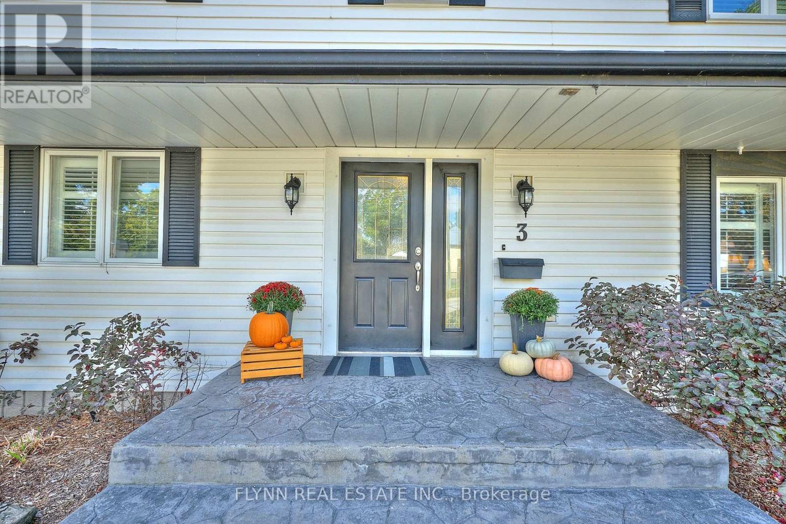 3 Brock Street, Thorold, Ontario  L2V 1V7 - Photo 1 - X12418261