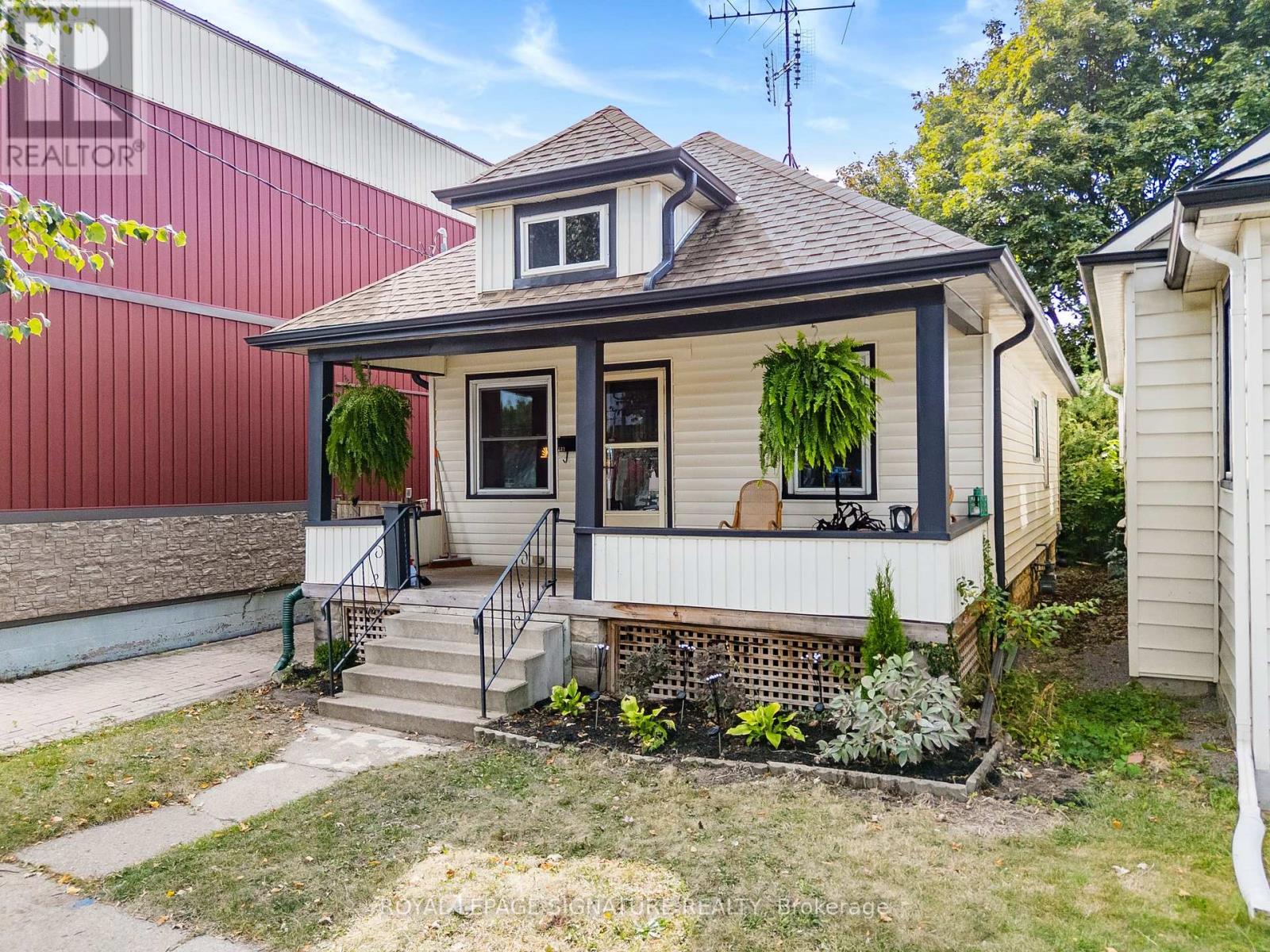 233 Lake Street, St. Catharines, Ontario  L2R 5Z5 - Photo 1 - X12418267