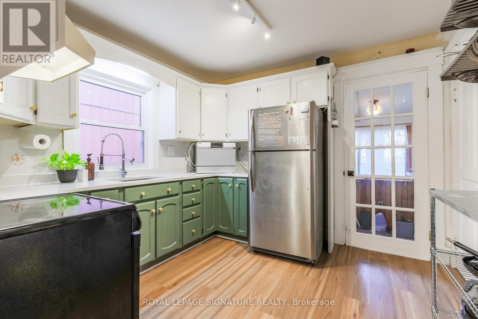 233 Lake Street, St. Catharines, Ontario  L2R 5Z5 - Photo 5 - X12418267