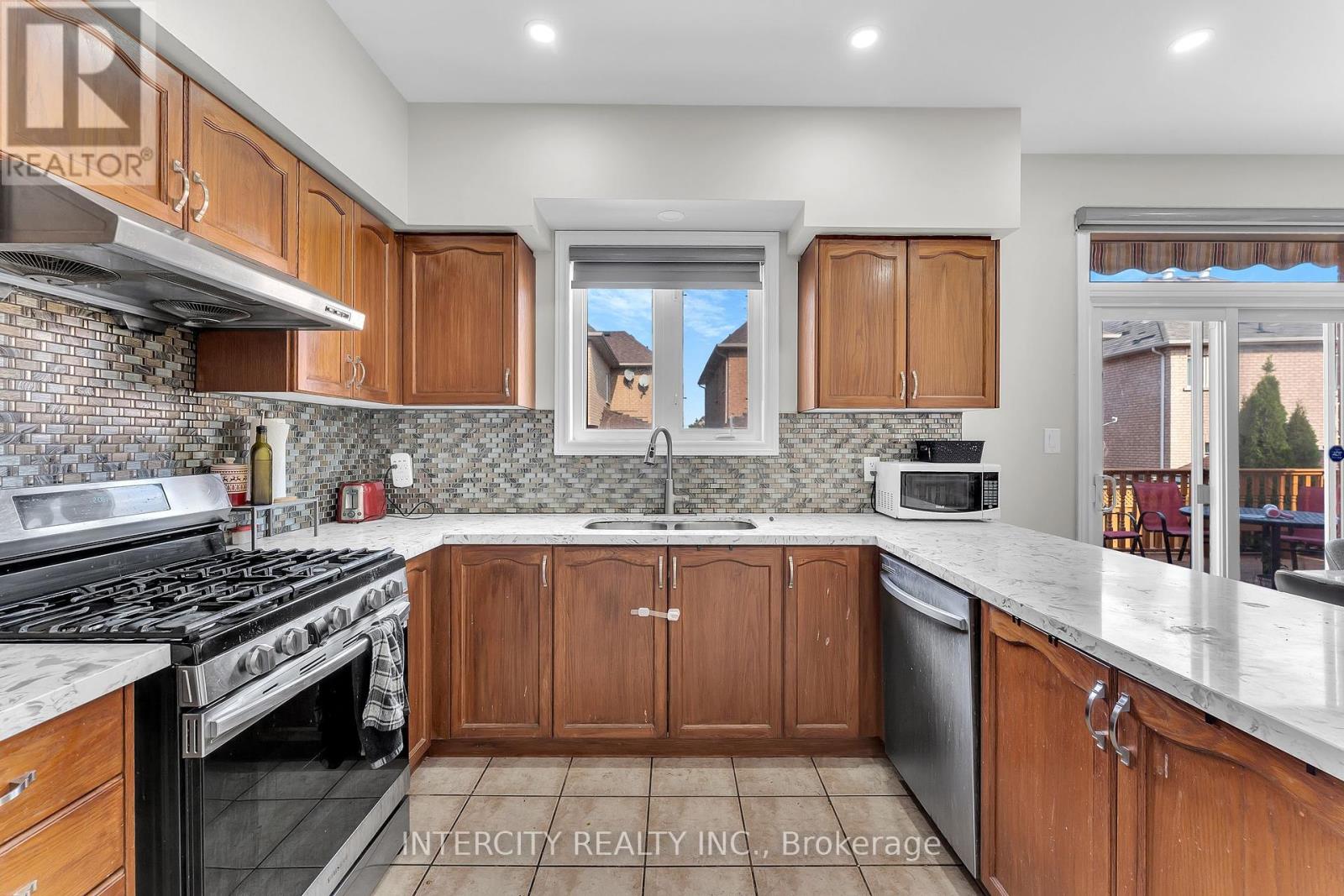 7 Pika Trail, Brampton, Ontario  L6R 2X1 - Photo 19 - W12370907