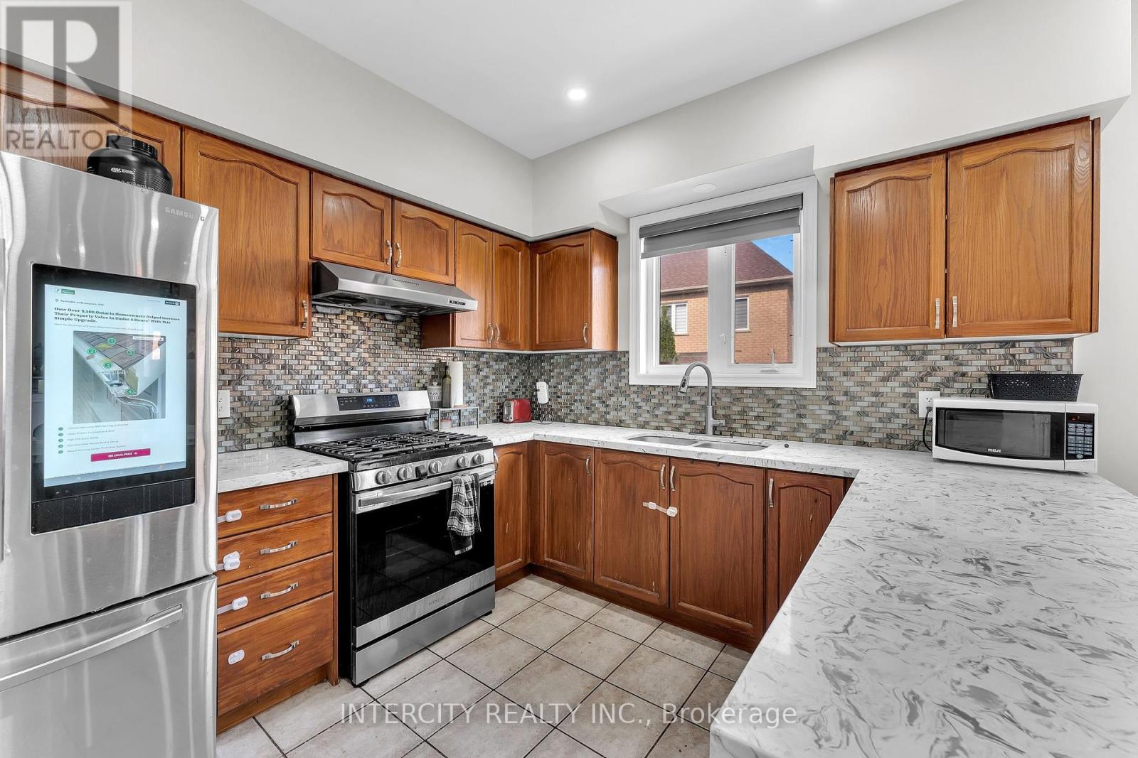 7 Pika Trail, Brampton, Ontario  L6R 2X1 - Photo 18 - W12370907