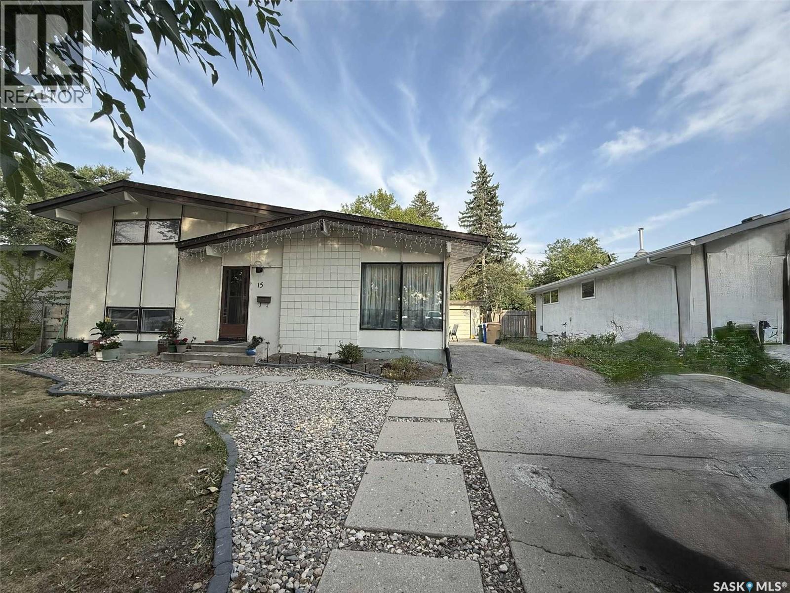 15 Richardson Crescent, Regina, Saskatchewan  S4S 4J2 - Photo 2 - SK018868