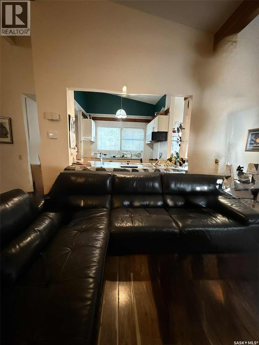 15 Richardson Crescent, Regina, Saskatchewan  S4S 4J2 - Photo 4 - SK018868