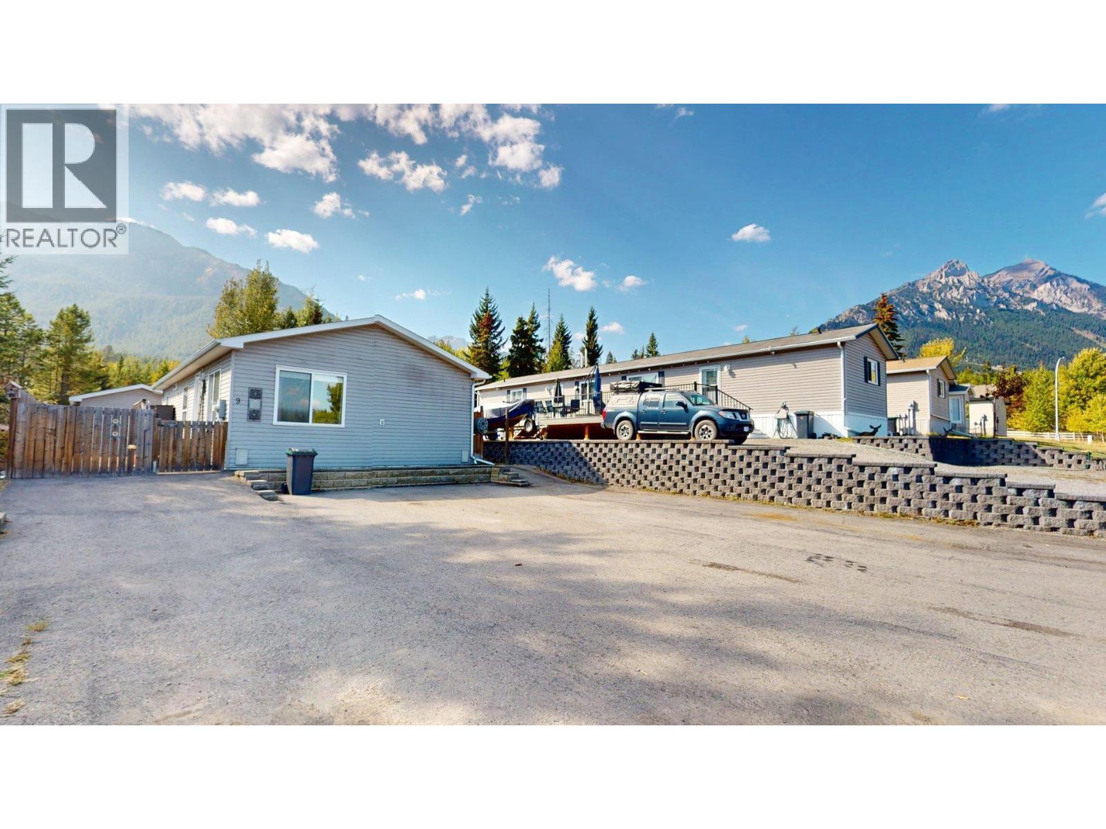 9 Deerborne Drive, elkford, British Columbia