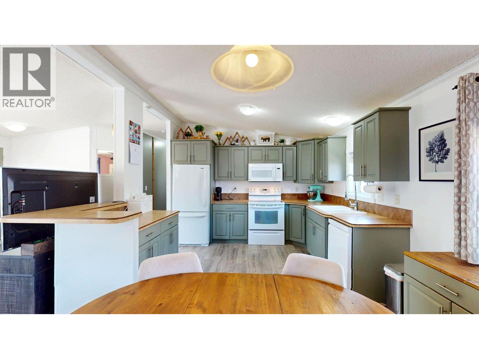 9 Deerborne Drive, Elkford, British Columbia  V0B 1H0 - Photo 10 - 10363676