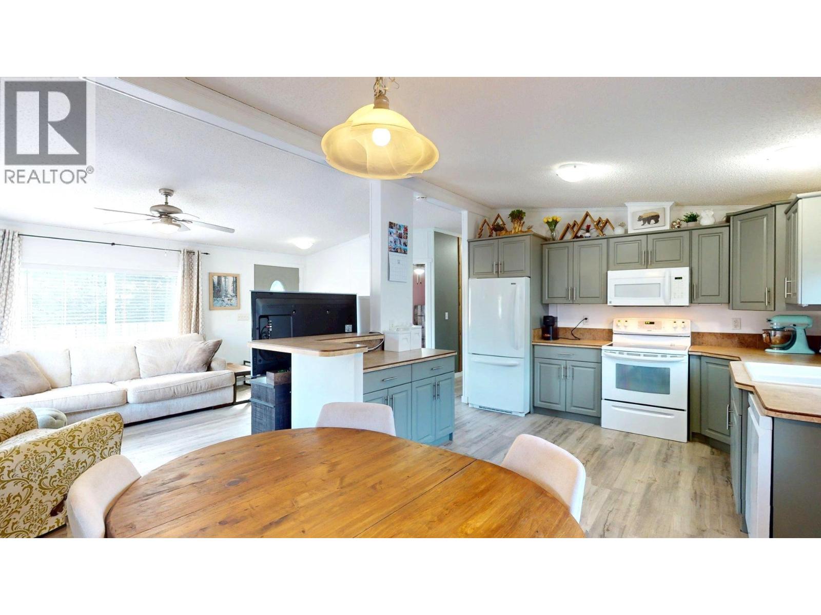 9 Deerborne Drive, Elkford, British Columbia  V0B 1H0 - Photo 11 - 10363676