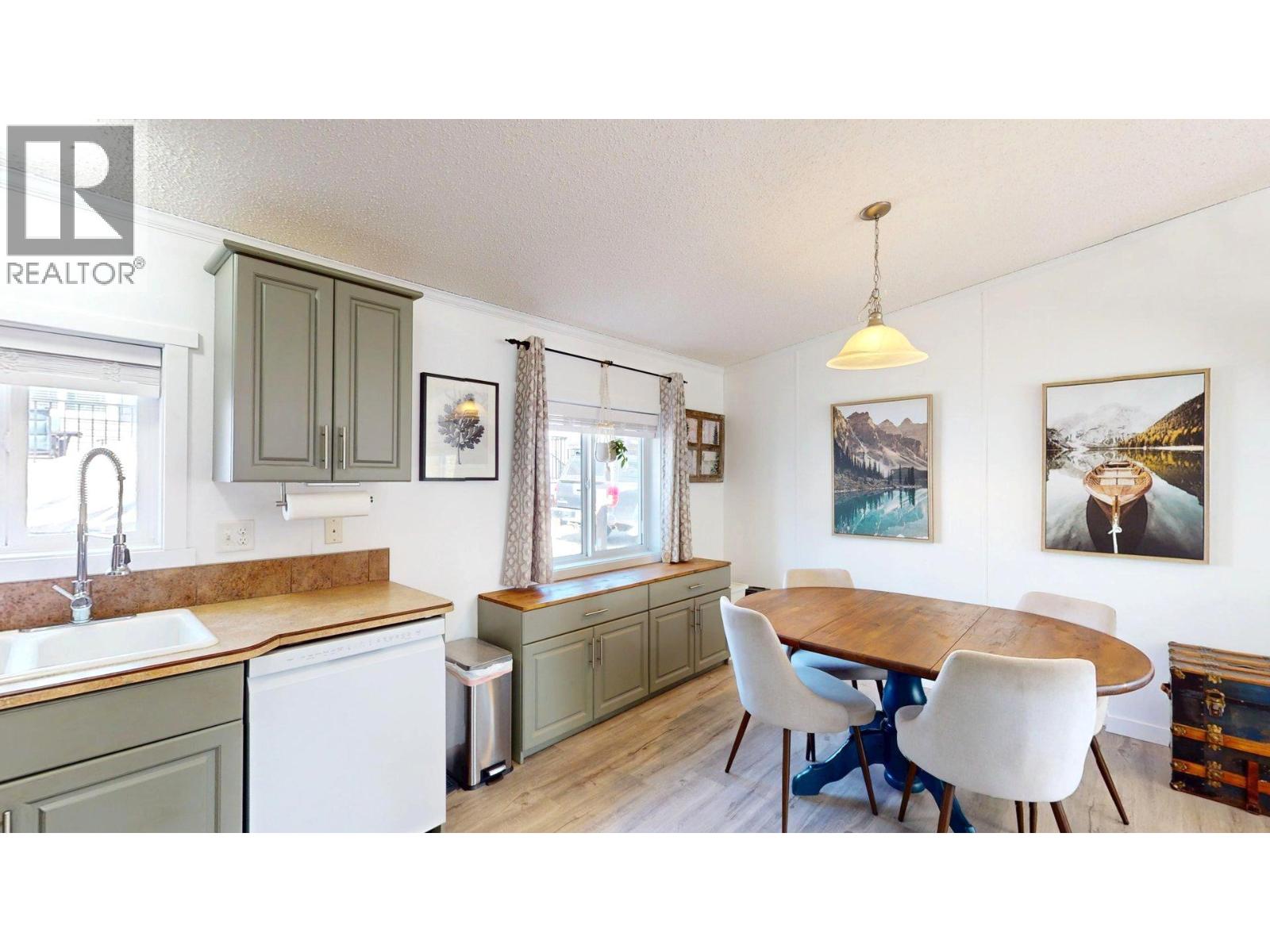 9 Deerborne Drive, Elkford, British Columbia  V0B 1H0 - Photo 13 - 10363676