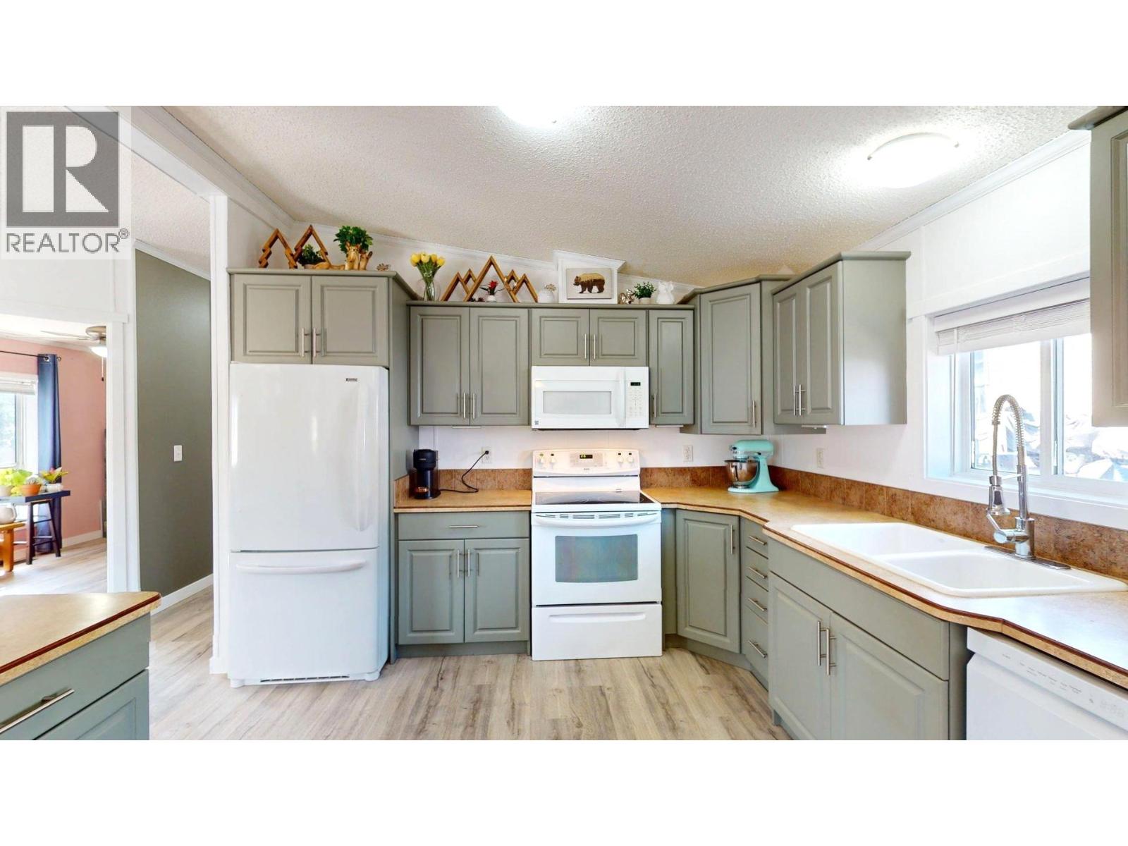 9 Deerborne Drive, Elkford, British Columbia  V0B 1H0 - Photo 15 - 10363676