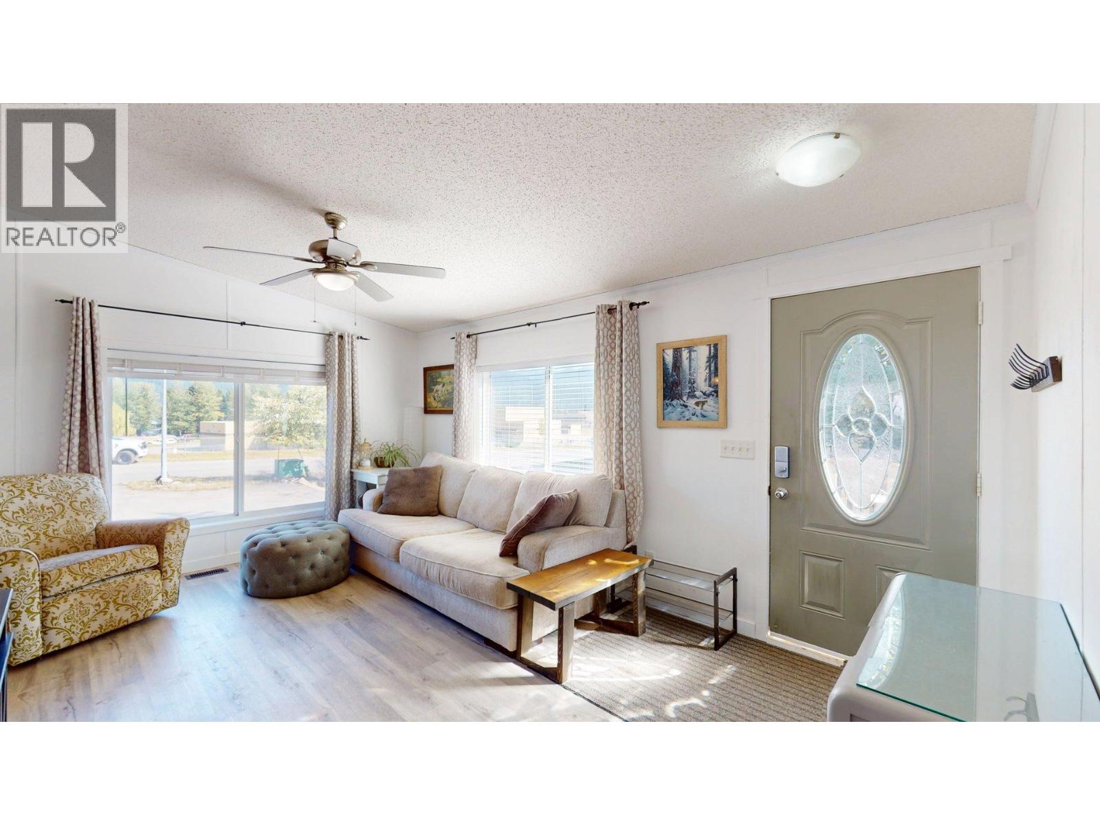 9 Deerborne Drive, Elkford, British Columbia  V0B 1H0 - Photo 3 - 10363676